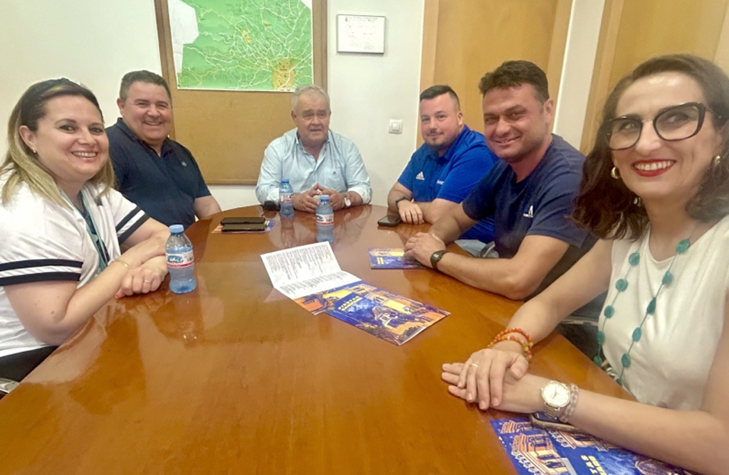 La Hermandad de Jes�s en el Calvario presenta el proyecto por su centenario a las autoridades municipales